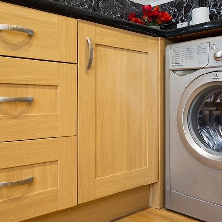Velvet 2-Bedroom Apartment, Clockhouse, Hoddesdon Luaran gambar