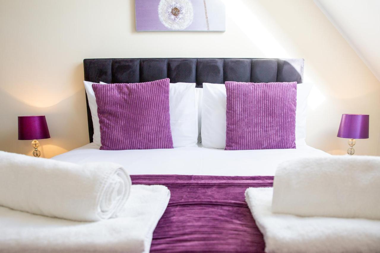 Velvet 2-Bedroom Apartment, Clockhouse, Hoddesdon Luaran gambar