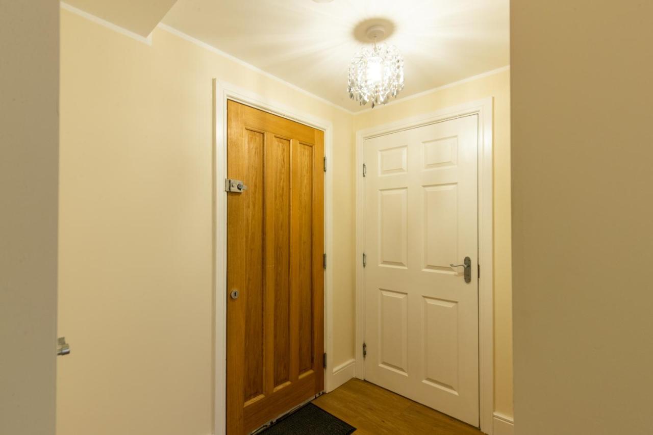 Velvet 2-Bedroom Apartment, Clockhouse, Hoddesdon Luaran gambar